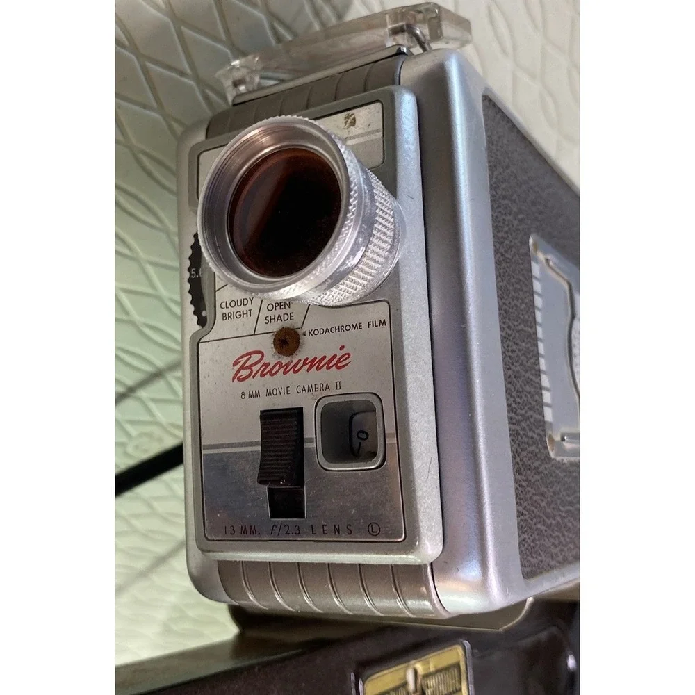 Vintage Kodak Brownie Automatic Movie Camera F/2.3 w/2-Lamp Movie Lights Untestd